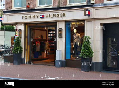 Tommy Hilfiger Amsterdam openingstijden, P.C. Hooftstraat 125